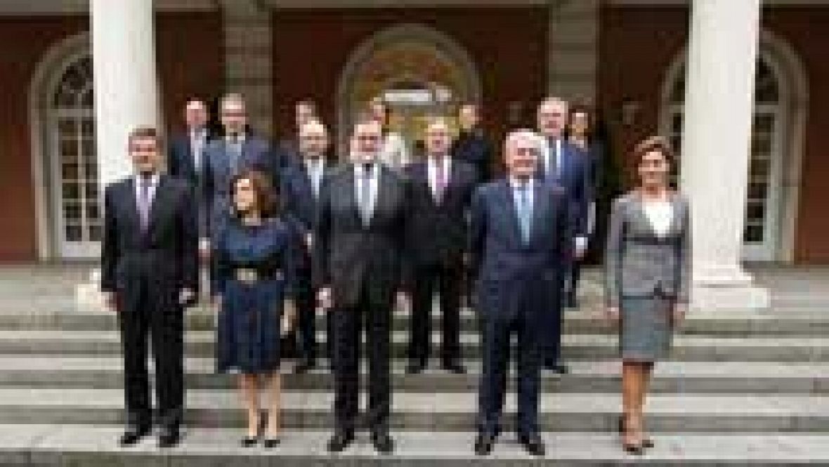 Los 13 nuevos ministros del Gobierno de Rajoy han jurado sus cargos ante el rey Los 13 nuevos ministros del Gobierno de Rajoy han jurado sus cargos ante el rey