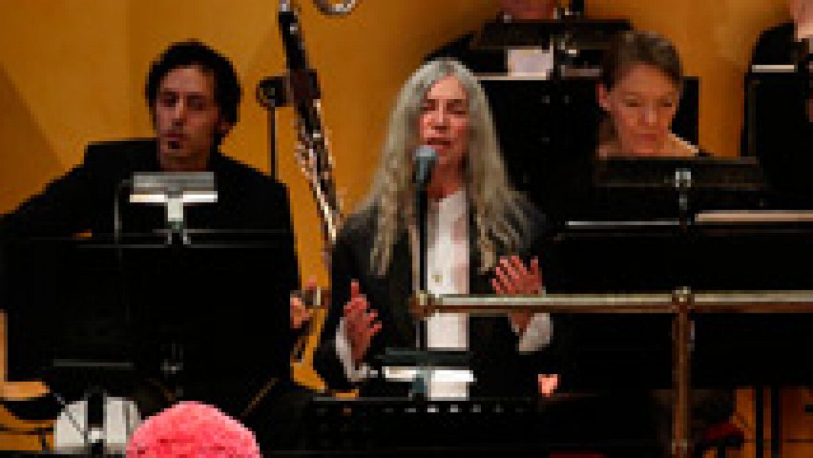 Patti Smith se queda en blanco al interpretar un tema de Dylan en los Nobel