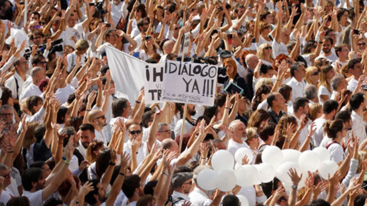 Resultado de imagen de manifestacion hablemos prendas blancas