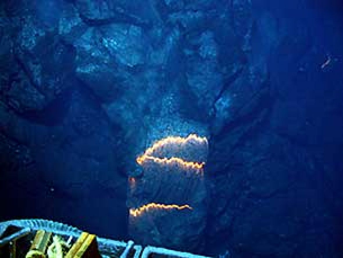 Graban por primera vez un volcán submarino en plena erupción RTVE.es