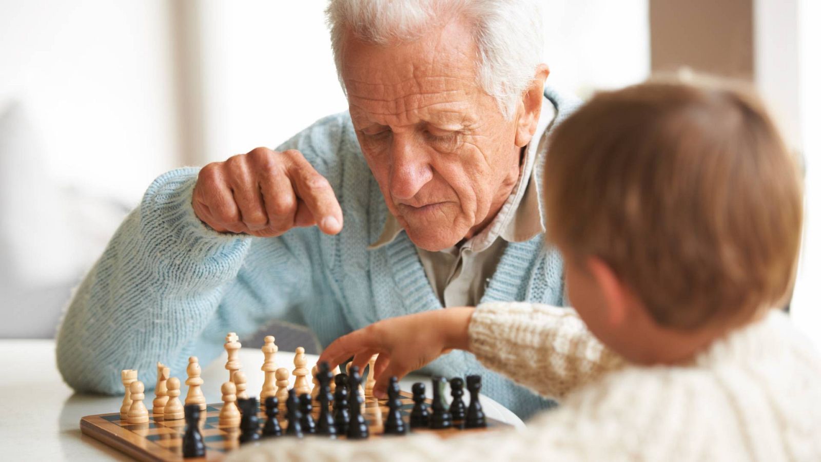 No es un día cualquiera - Ajedrez y Alzheimer | Escuchar