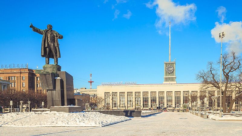 El gallo que no cesa - Tierra sin límites: Las ciudades que recuerdan a Lenin - Escuchar ahora