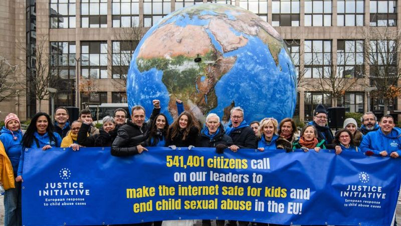 Más cerca - Europa, hacia la reparación de las víctimas de pederastia - Escuchar ahora