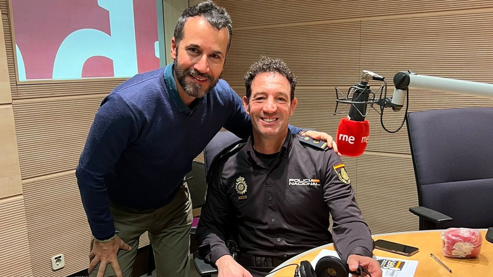 El gallo que no cesa - La lucha de la Policía Nacional contra la trata de personas - Escuchar ahora