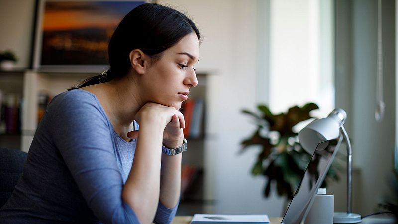 Por tres razones - Los servicios públicos de empleo, ¿conectan con los jóvenes? - Escuchar ahora