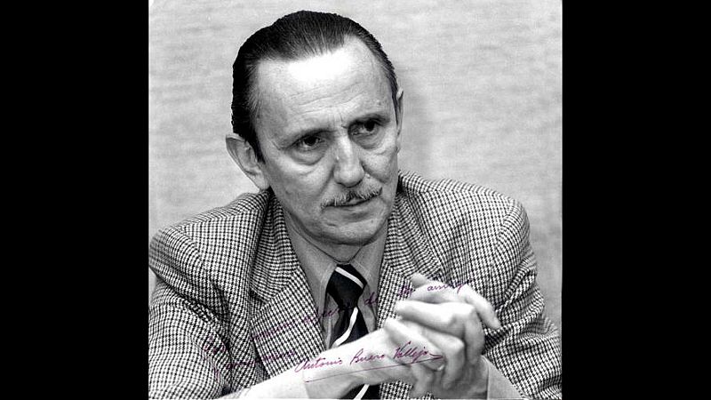 No eran molinos - Historia de una escalera, de Antonio Buero Vallejo - Escuchar ahora