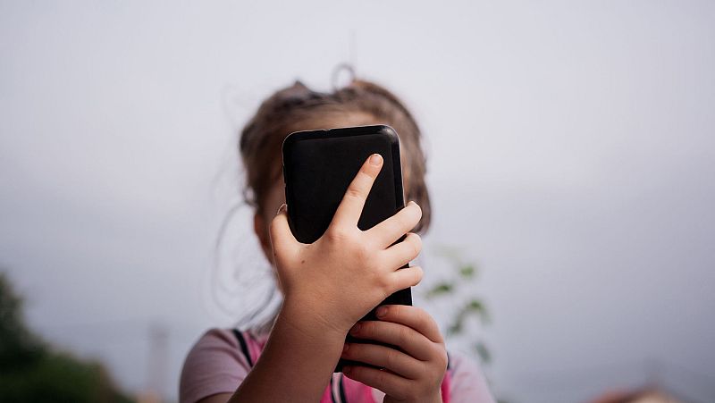 A golpe de bit - Protección de los menores en la red basada en IA - 06/02/24