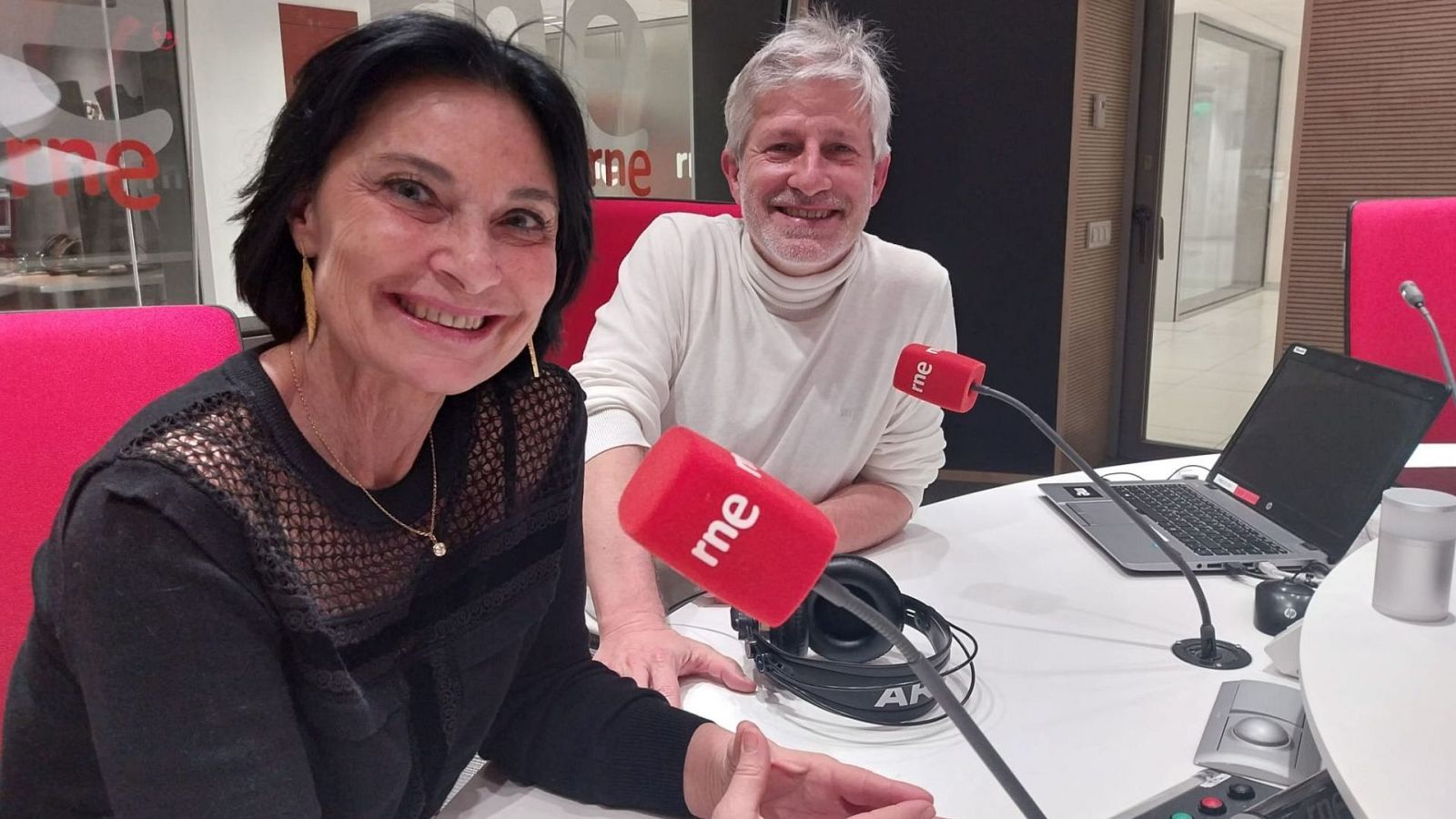 Gente despierta - 'Terapia de parejas' con Gaizka Urresti y Elisa Múgica - Escuchar ahora