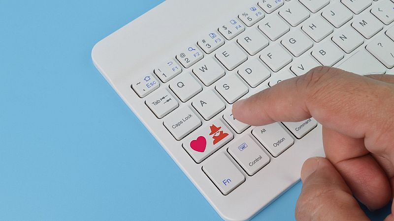 El gallo que no cesa - Cómo funcionan y cómo se identifican las estafas del amor