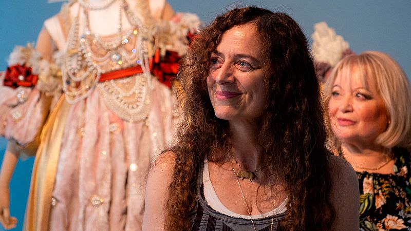 La lira Apolo - Rosa García Andújar y el vestuario en escena - Escuchar ahora