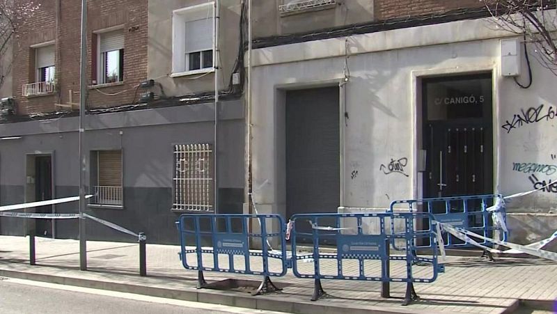 Cinc edificis desallotjats per esquerdes després de tràgic esfondrament a Badalona