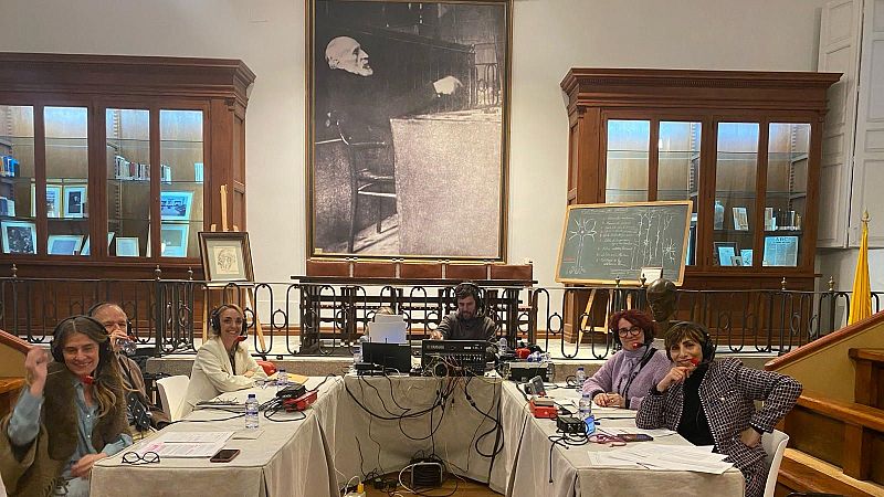 Por tres razones - Las primeras doctoras estudiaron con escolta policial - 08/03/24 - Escuchar ahora