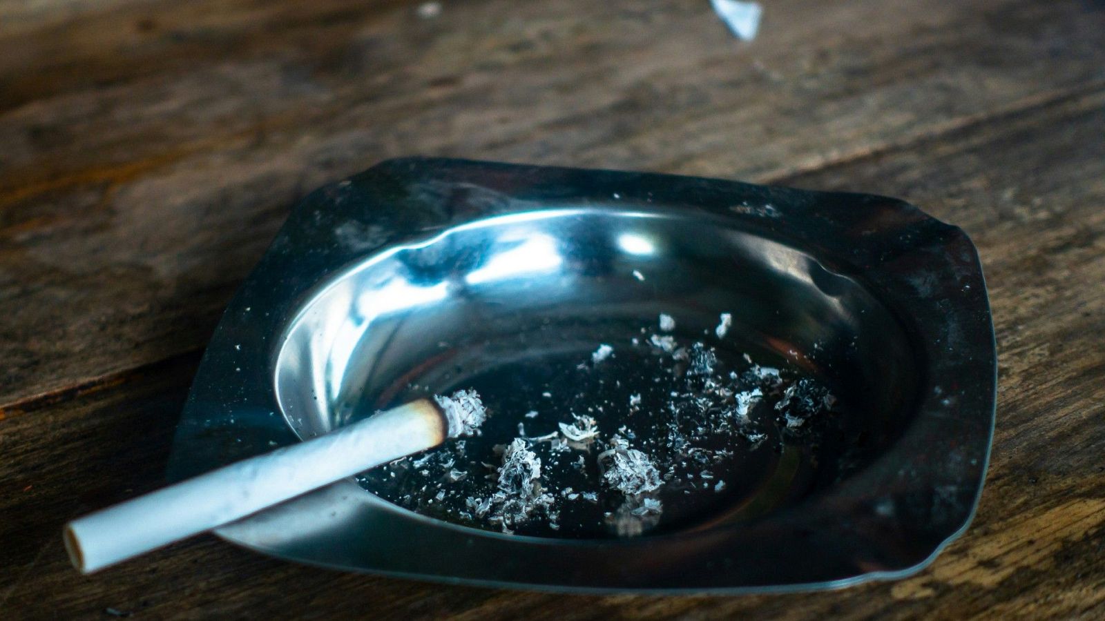 El gallo que no cesa - Cómo afecta a las mascotas el consumo de tabaco de su dueño - Escuchar ahora