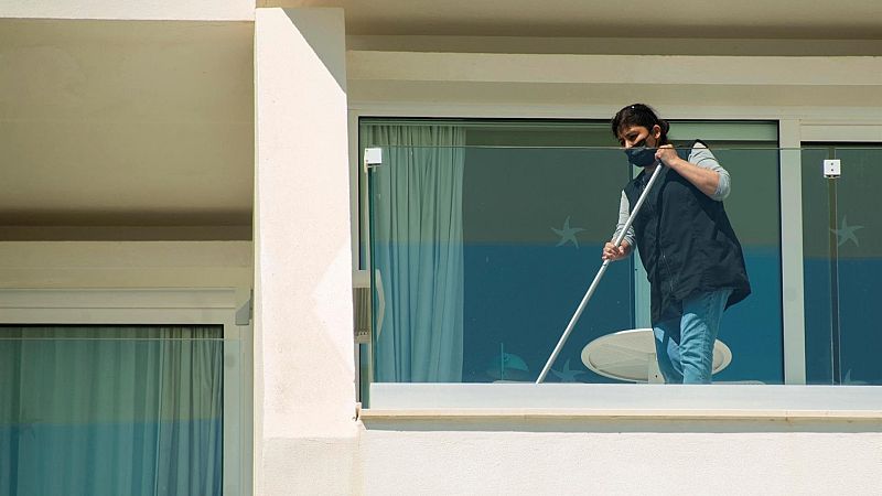 Las Mañanas de RNE con Íñigo Alfonso - Las camareras de piso piden poder acogerse a la jubilación a los 58 años - Escuchar ahora