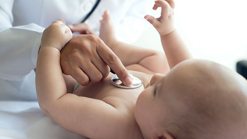 Más cerca - Medio millón de niños, sin pediatra en su centro de salud