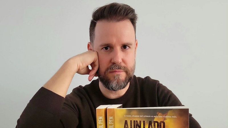 Libros de arena - Paul Pen y 'A un lado de la carretera' - Escuchar ahora