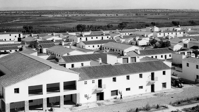 Marca España - Pueblos de colonización. Miradas a un paisaje inventado - 21/03/24 - escuchar ahora