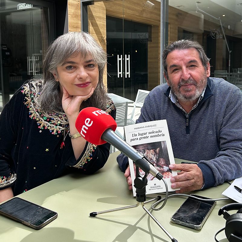 Mariana Enríquez, Un lugar soleado para gente sombría - Escuchar ahora