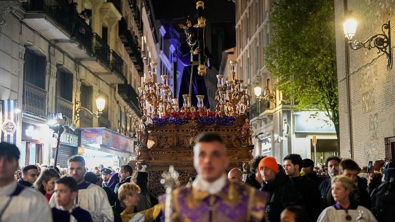 Las Mañanas de RNE - Procesiones llenas e iglesias vacías: ¿tradición o religión? -  Escuchar ahora