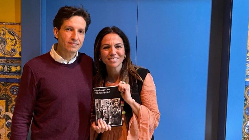 Libros de arena - Miguel Ángel Oeste y 'Perro Negro' - Escuchar ahora