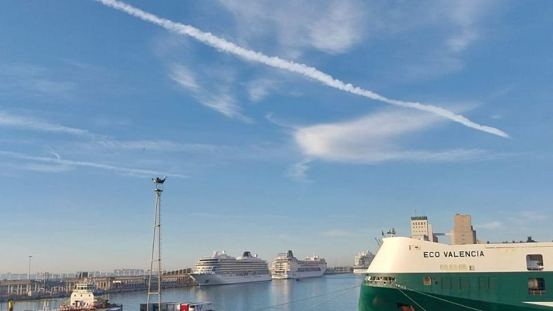 El creuer procedent del Brasil passa la segona nit retingut a Barcelona pels 69 passatgers bolivians sense visa