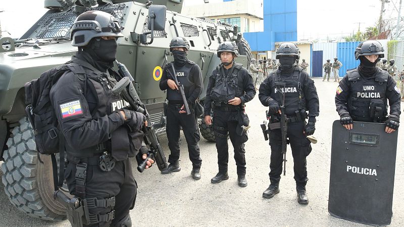 24 Horas Fin de semana - Arturo Ponce, doctor en Ciencias Políticas: "La justicia internacional no tiene dientes"
