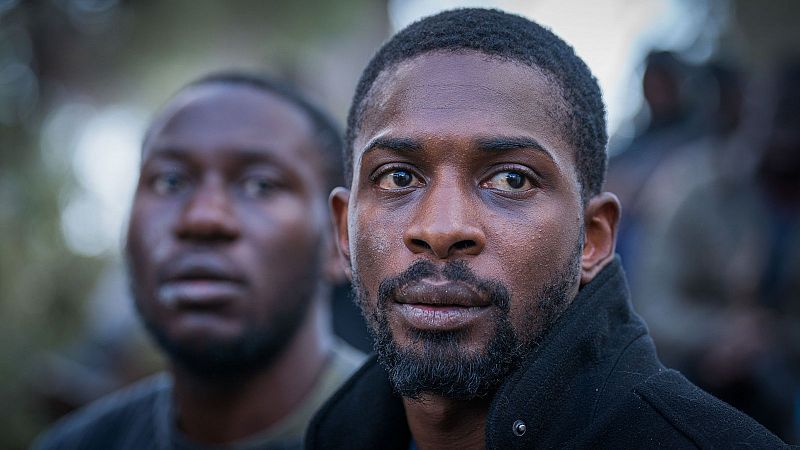 África hoy - 'El salto': Benito Zambrano retrata la inmigración africana - 10/04/24