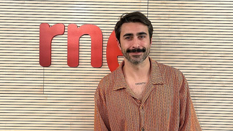 24 horas – El escritor y cantante Rayden presenta su libro 'Votos en contra' - Escuchar ahora