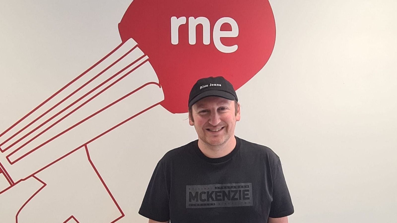 Las tardes de RNE - Blue Jeans "Escribo en cafeterías con mucha gente alrededor" - Escuchar ahora