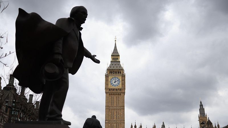 Crónica internacional -  Aprobada la ley que permitirá el envío de migrantes irregulares a Ruanda - Escuchar ahora