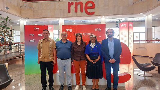 Encuentro entre pueblos ind�genas y alumnos madrile�os