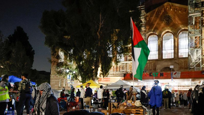 Crónica internacional - Cientos de policías, preparados para expulsar a los estudiantes de la UCLA -  Escuchar ahora