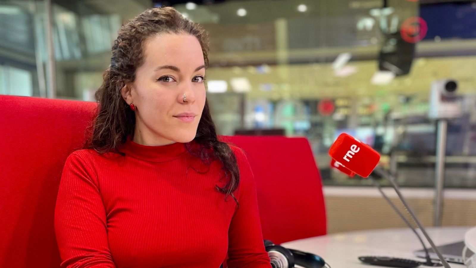 Mañana más - Noemí Casquet llena los teatros de placer en su gira 'Origen' - escuchar ahora