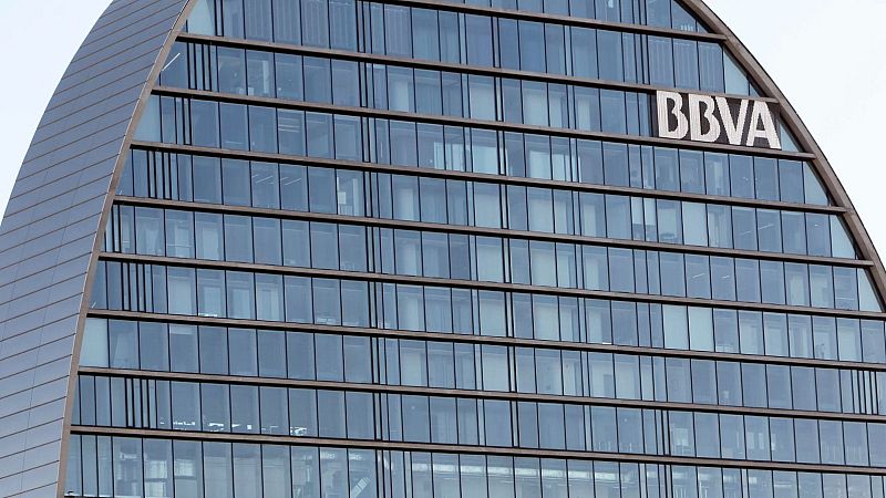 Las mañanas de RNE con Íñigo Alfonso - Santiago Carbó: "La OPA no tiene la misma capacidad de negociación"