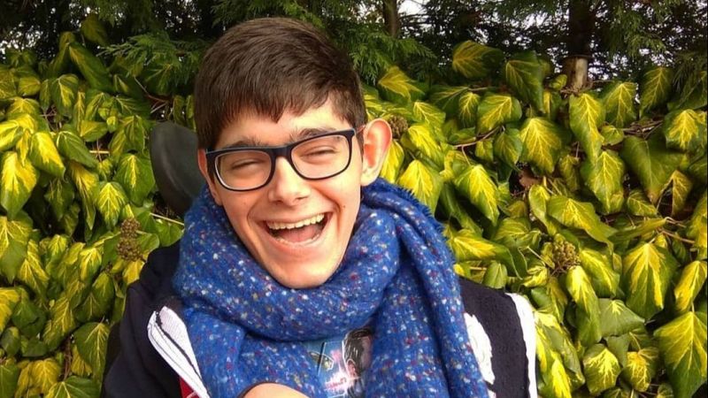 Con bata blanca - Ni la parálisis cerebral puede frenar a un meteorito - 17/05/24