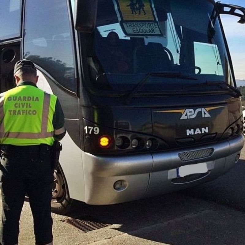 Más cerca - Transporte escolar ¿sabemos cómo viajan nuestros hijos? - Escuchar ahora