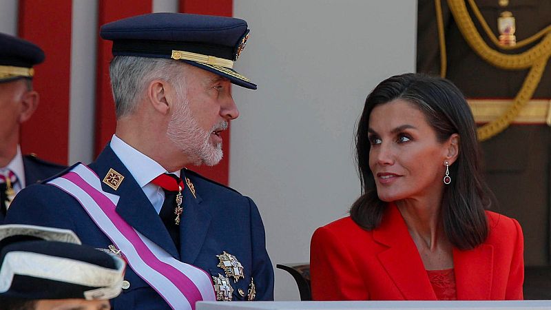 Letizia: diez años de reinado junto a Felipe VI - Las mañanas de RNE | Escuchar