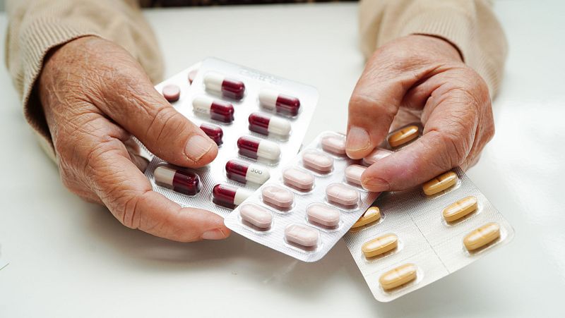 Con bata blanca - El 50% de los pacientes no cumple con sus tratamientos - 21/06/24