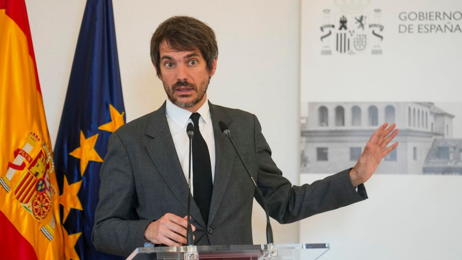 Más cerca - Los pasos hacia la extinción de la Fundación Francisco Franco - Escuchar ahora