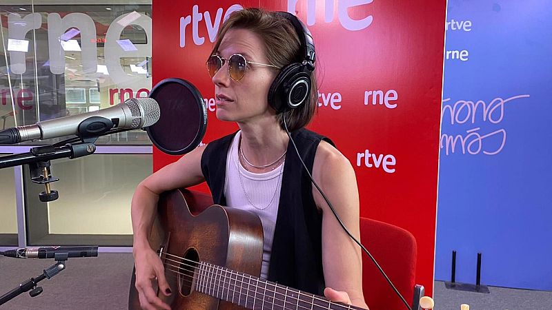 Las tardes de RNE - Manuela Vellés compone la música de 'El bus de la vida' - Escuchar ahora