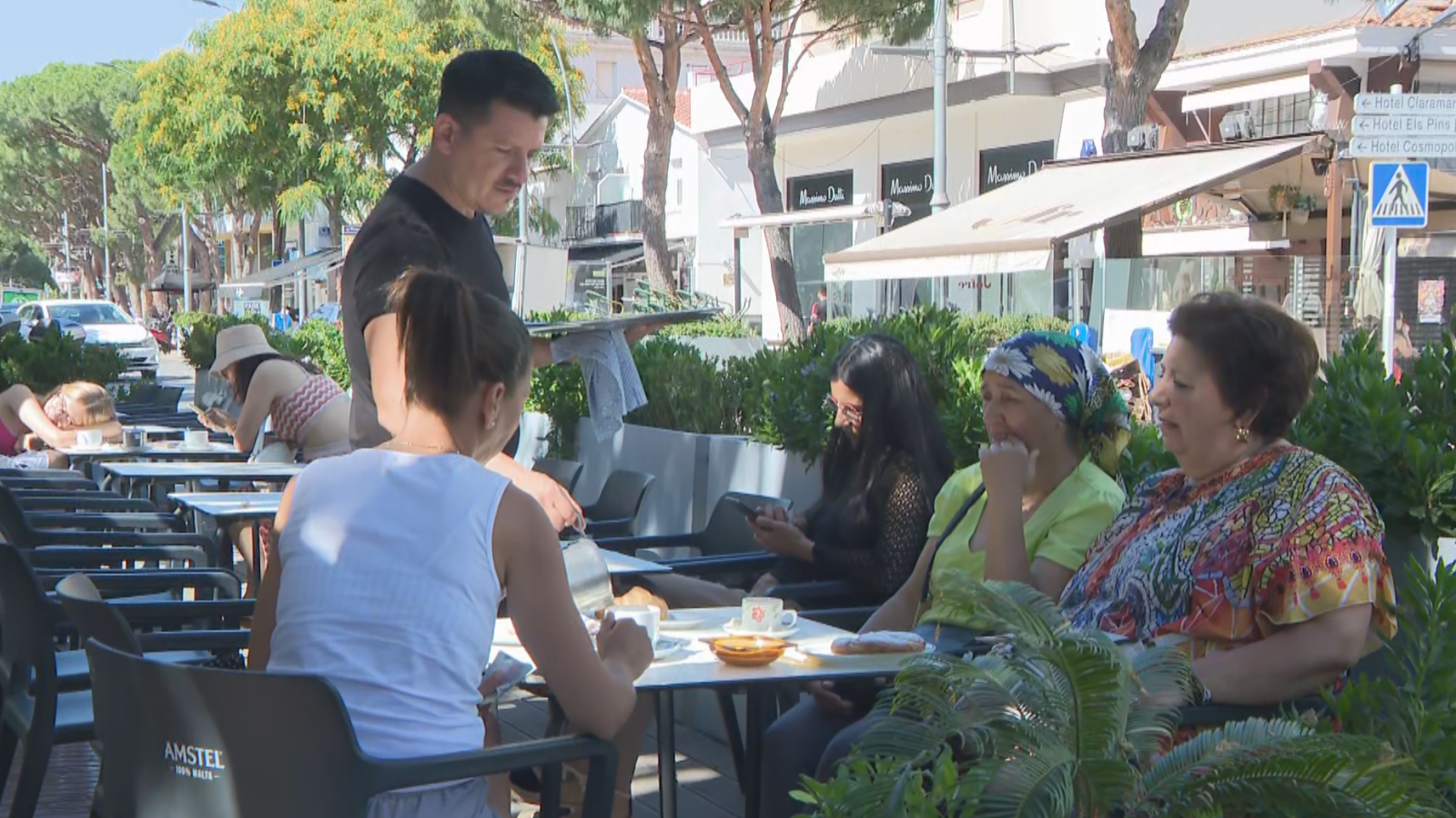 La temporada turística permet assolir un nou màxim d'ocupació al juny a Catalunya | Escoltar