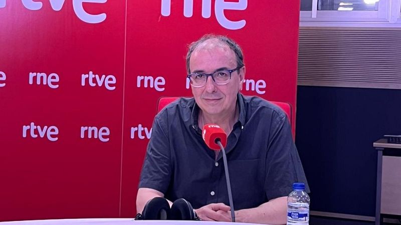 24 horas - Esteban Hernández presenta su último libro 'El corazón del presente. Mapa de una sociedad desconocida' - Escuchar ahora