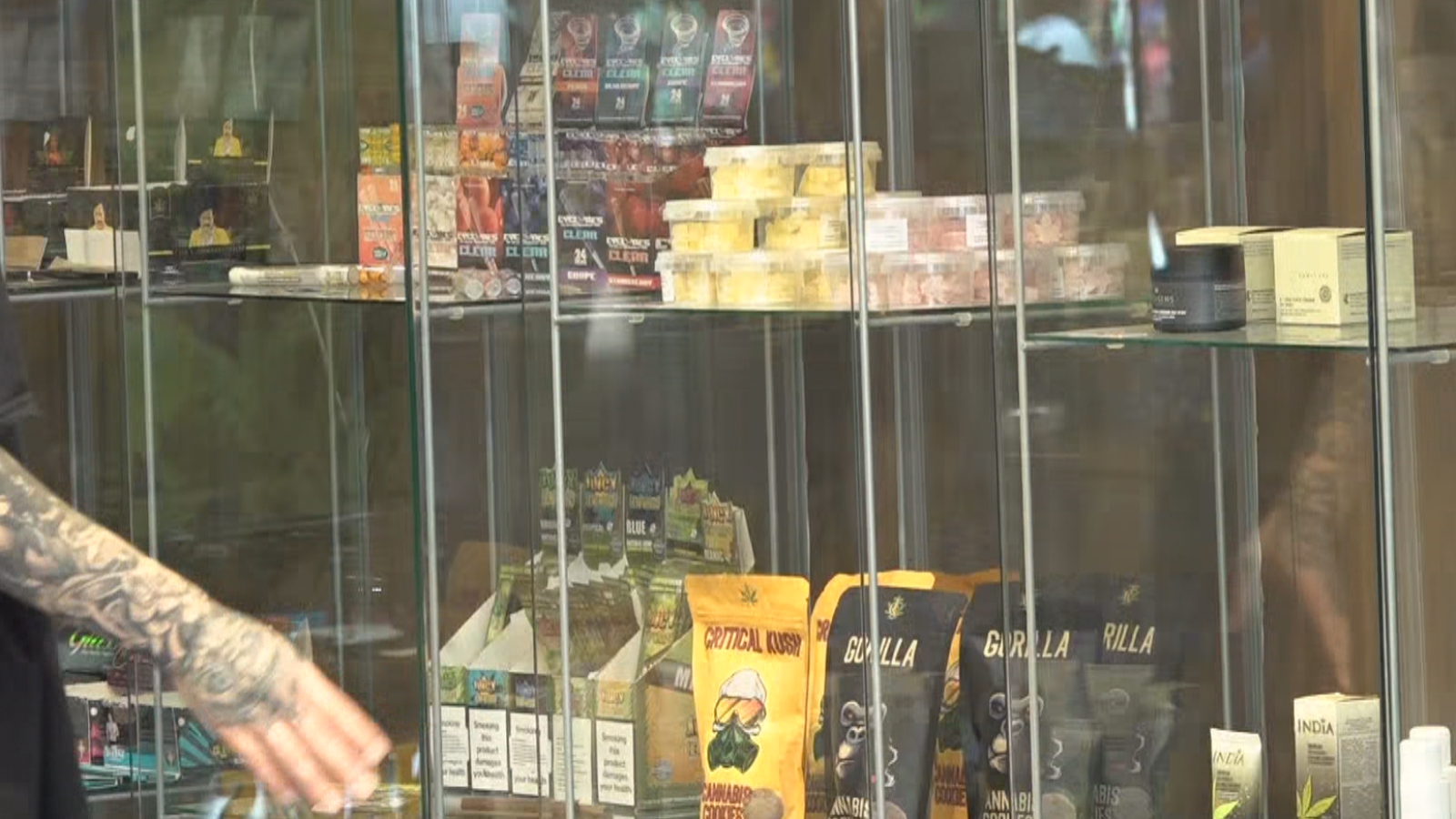 Ciutat Vella no permetrà obrir noves botigues cannàbiques | Escoltar