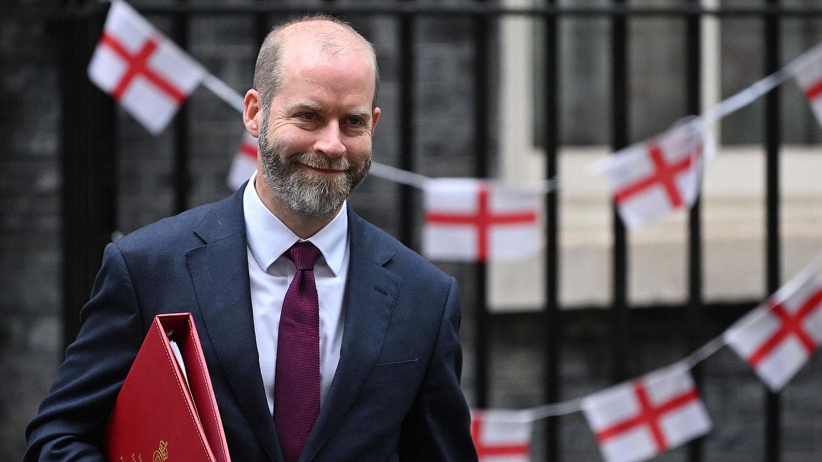 Cinco continentes - El nuevo gobierno de Reino Unido se acerca a la UE - Escuchar ahora