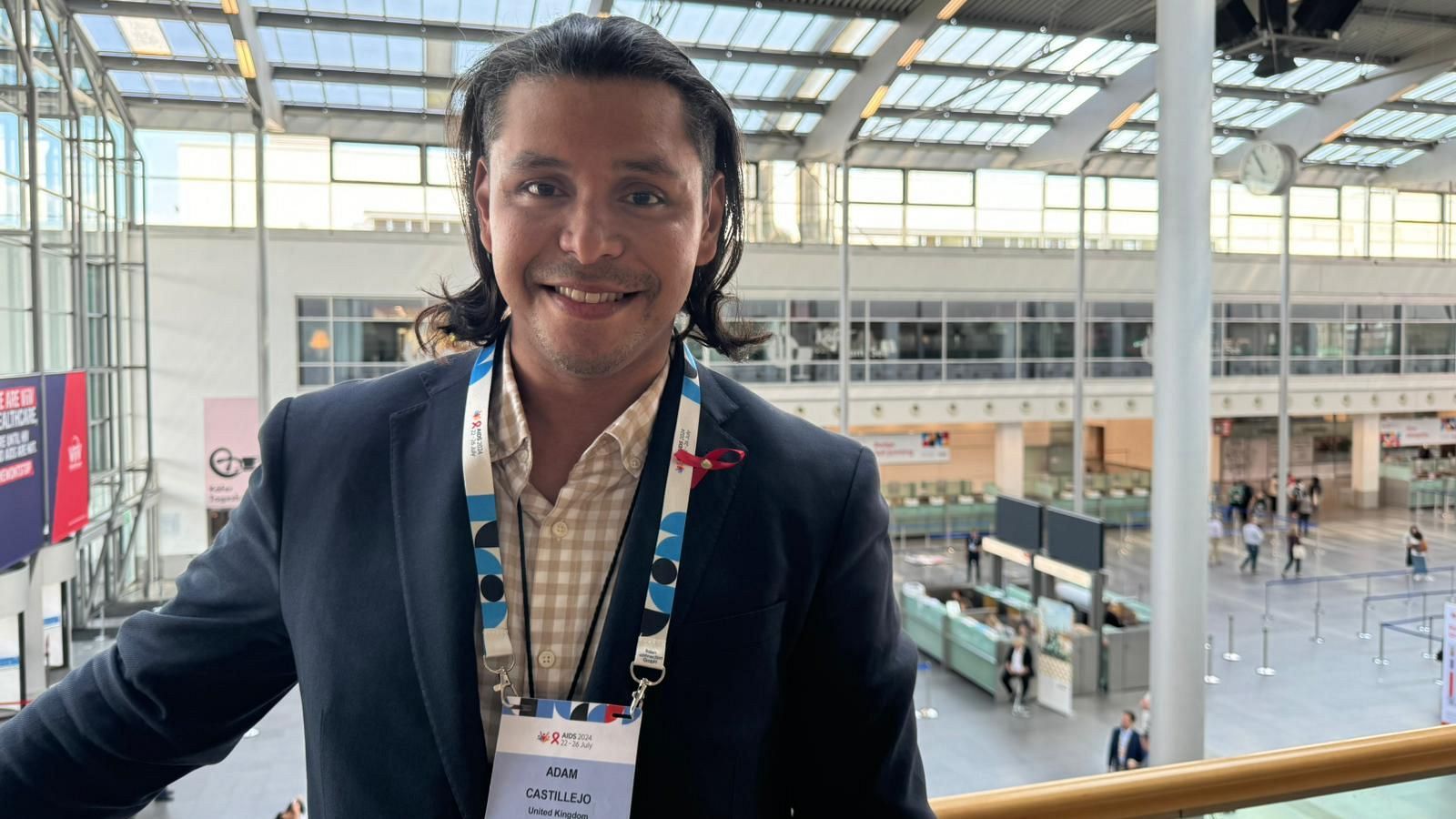 Adam Castillejo, sobre VIH: "He sufrido más estigma curado que con la enfermedad" - Más cerca | Escuchar