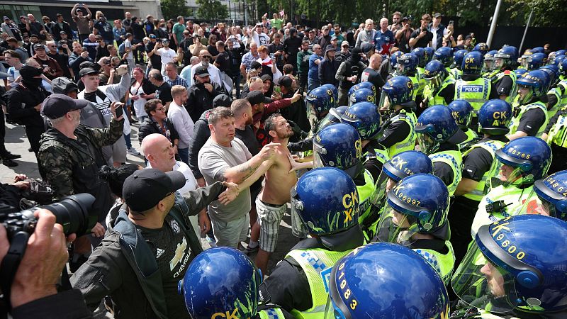 24 Horas Fin de semana - Víctor Sampedro: "La ola de odio racista y xenófoba se ha normalizado en redes sociales"