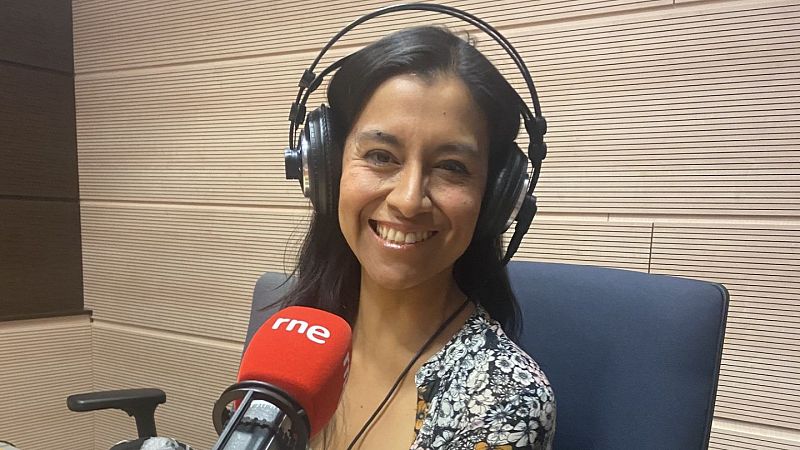 Lucy Quintanilla nos acerca a la danza de Perú - A compás | Escuchar