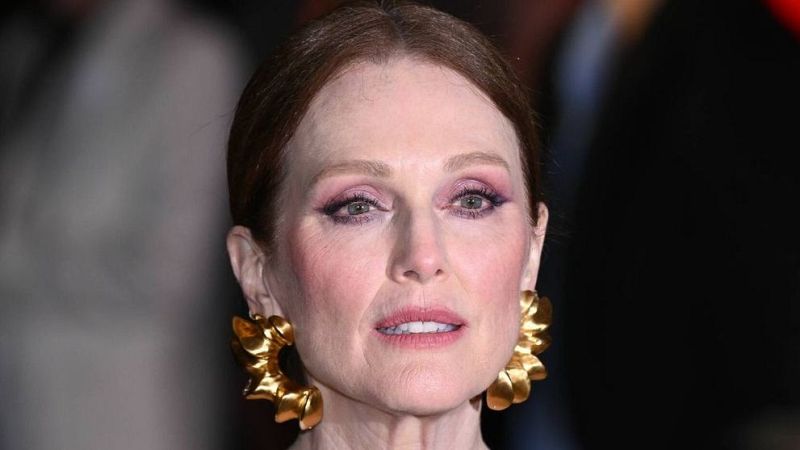 Todo mal - Julianne Moore paga en Corticoles - Escuchar ahora