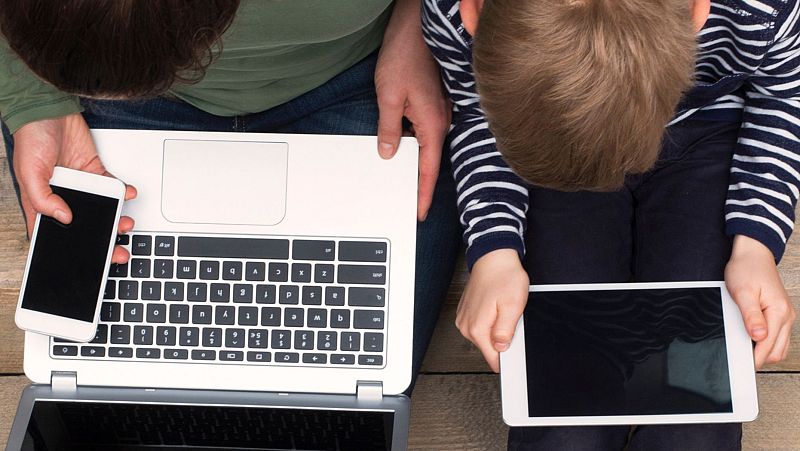 Cruce de cables - Pantallas, niños y compras seguras