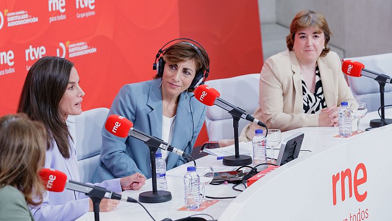 Las mañanas de RNE - Mamen Asencio - La Reina inaugura el servicio 'RNE para todos' en 'Las mañanas'